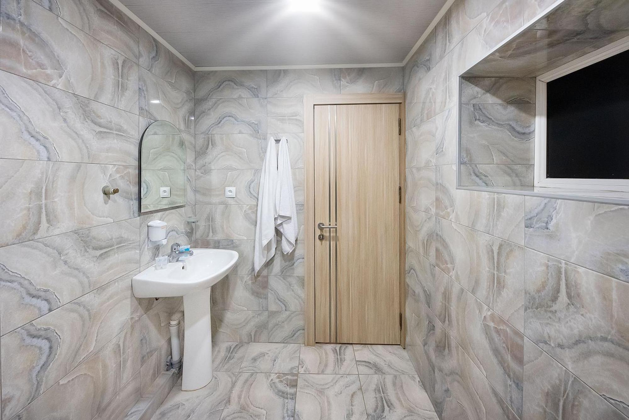 Apart Hotel Georgia Gold Tbilisi Exteriör bild